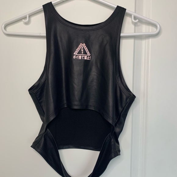 Forever 21 Black Regular Fit Crop Top - Picture 2 of 4